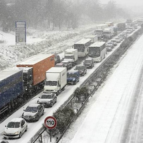 Czy śnieżyca usprawiedliwia nieobecność w pracy pracownika?