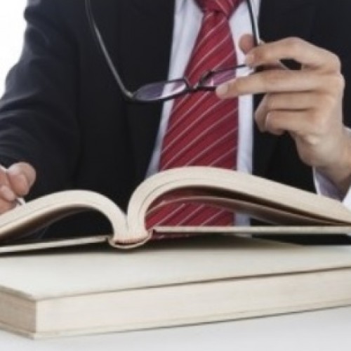 Czy notariusz może pracować jedynie w kancelarii?